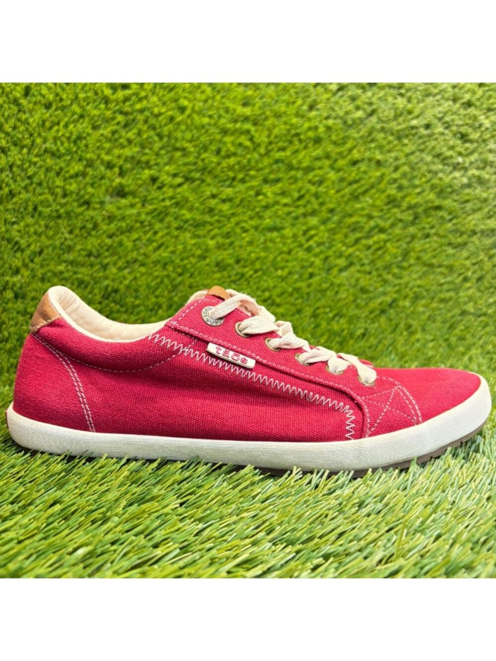 Taos Star Burst Womens Size 9 Red White Athletic Lace Up Canvas Shoes Sneakers